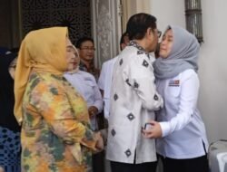 Lepas Anak dan Istri Daftar di KPU, Begini Pesan Nur Alam