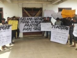 Geram Gaji Tak Dibayar Selama Satu Tahun, Karyawan PT Panca Logam Makmur Segel Kantor