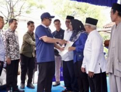 Menteri ATR/BPN Serahkan Sertipikat kepada Masyarakat Kampung Nelayan Muara Angke