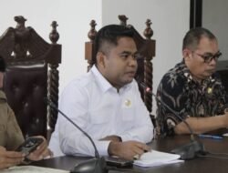 La Isra Minta Kadis PU Sultra Atensi Jalan Poros Raha – Wamengkoli Yang Terancam Putus