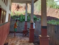Dampak Lingkungan PT Daka, Siswa Sekolah Dasar Harus Belajar Ditengah Debu dan Lumpur