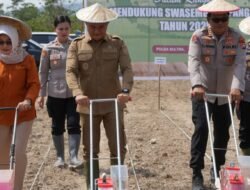 Wabup Konsel Turut Tanam Jagung di Konda