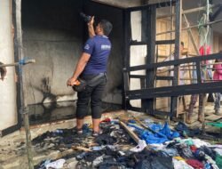 Pasar Wakumoro Terbakar, Damkar Tiba Dilokasi Usai Api Berhasil Dipadamkan