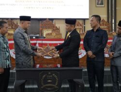 Pemda Konsel Serahkan Raperda APBD Tahun 2026 Untuk Dibahas