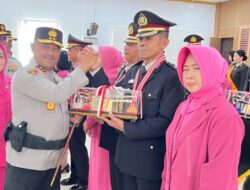 Lepas 16 Personel Purnabakti, Begini Pesan Kapolda Sultra