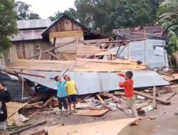 Puting Beliung “Ngamuk” di Anduna dan Sambahule Lima Rumah Warga Roboh