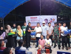 Penuhi Janji, La Isra, Anggota DPRD Sultra Fraksi Gerindra Bagikan Bantuan Perlengkapan Latihan Voli Saat Reses di Wasolangka