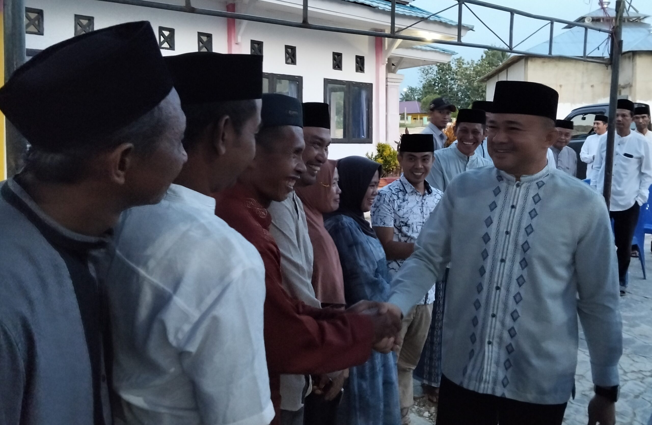 Wabup Konsel Buka Puasa dan Tarawih di Buke