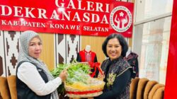 Terima Kunjungan, Dekranasda Konsel Tunjukkan Produk Lokal