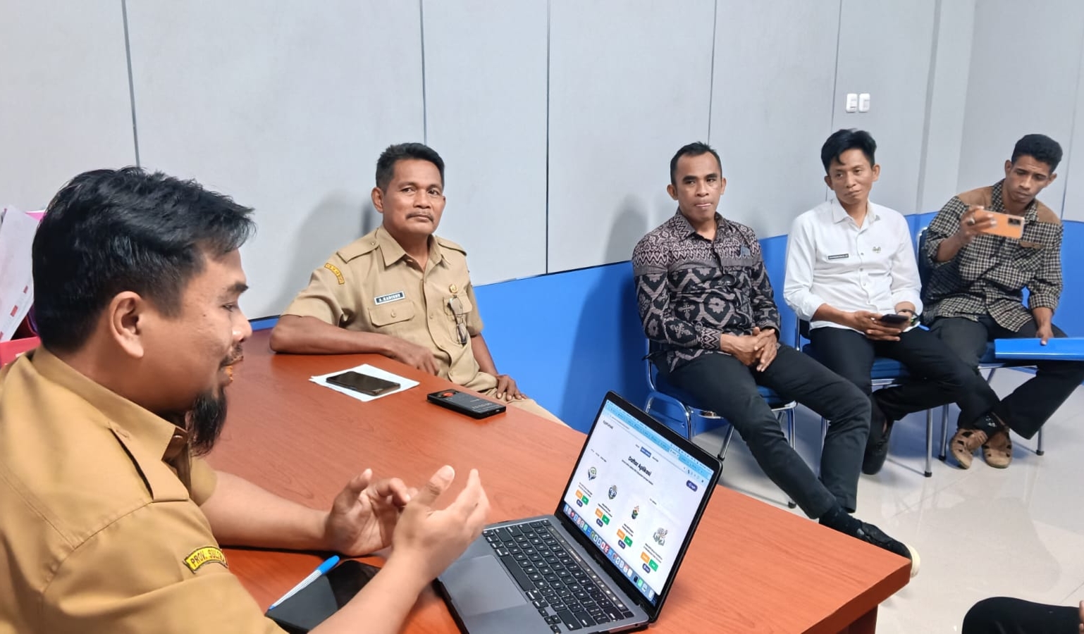 Jajaran Kominfo Mubar Studi Tiru di Kominfo Konsel