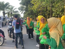 Peduli Sesama, PIPAS Sultra Berbagi Takjil Kepada Masyarakat