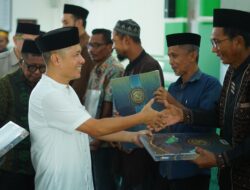 Terima 50 Mushaf Al-Qur’an dari BPKH Melalui DMI untuk Imam Masjid, Begini Pesan Sekda Konsel