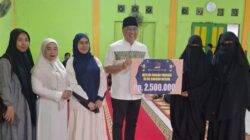 IKA Smansa 97 Kendari Serahkan Bantuan Dana Pembangunan Masjid dan Beasiswa