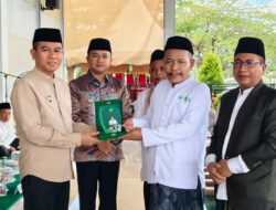 PC NU Konawe Selatan Anugerahi Bupati dan Wakil Bupati sebagai Tokoh Moderasi Beragama