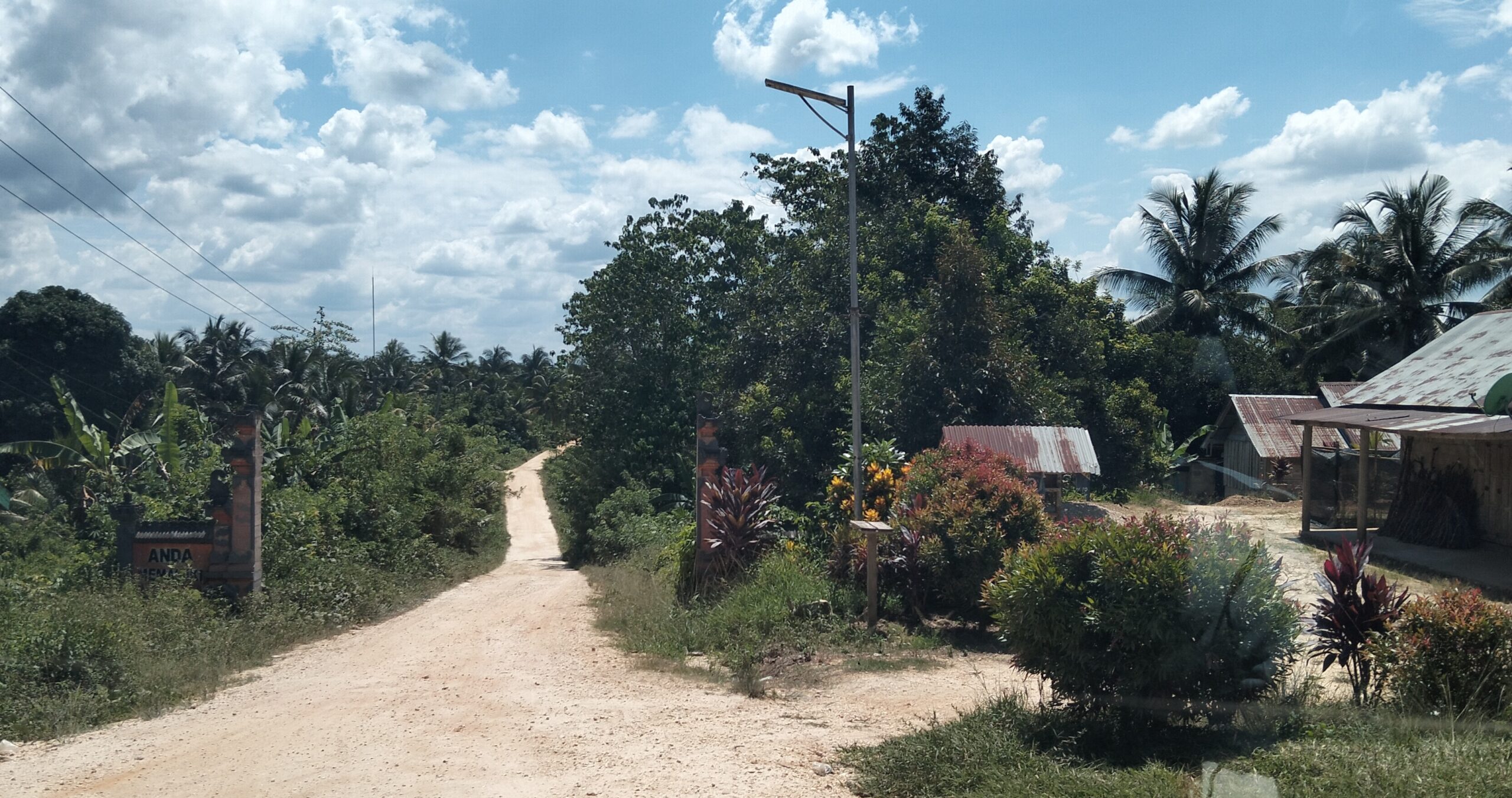 Jalan Desa di Alengge Agung Ingin Juga Aspal