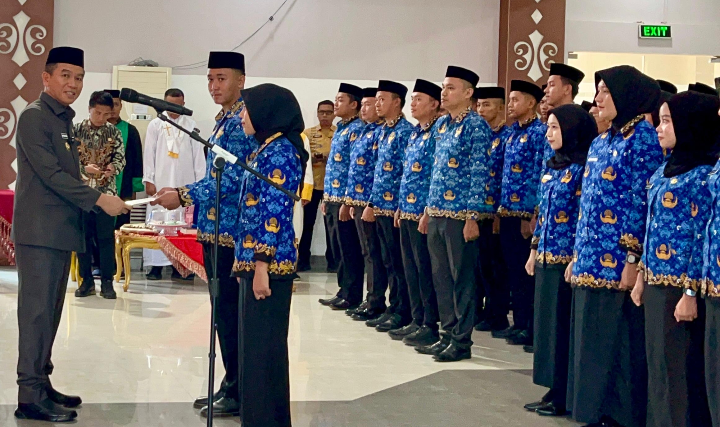 Kukuhkan 163 PNS Konawe Selatan, Bupati Irham Kalenggo Tekankan  Ini