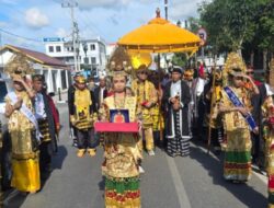 Pawai Budaya Hut Sultra ke-62, MAKN Muna Tampilkan Memukau