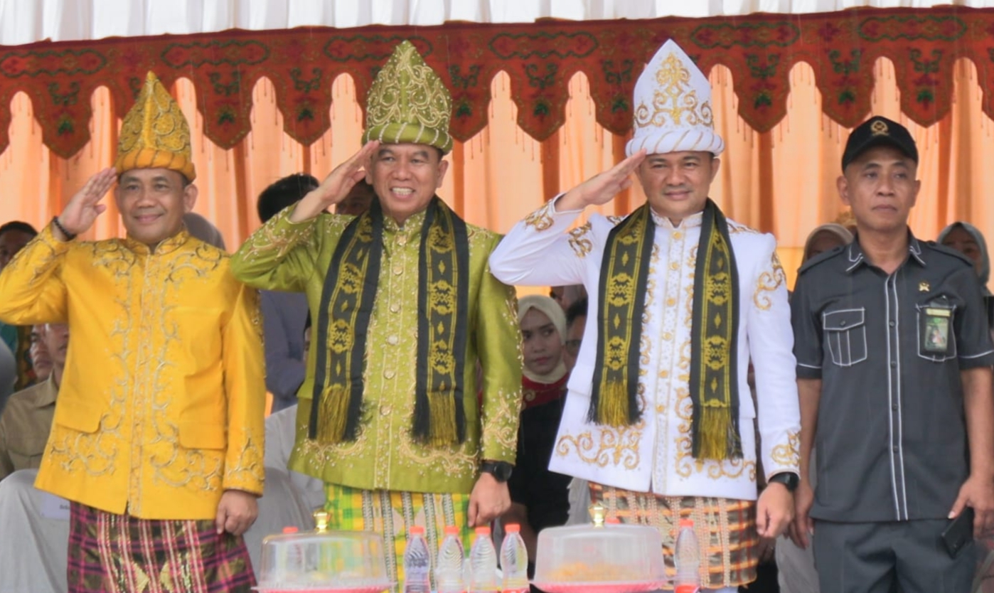 Jelang HUT Konsel, Puluhan OPD dan Kecamatan Pawai Budaya