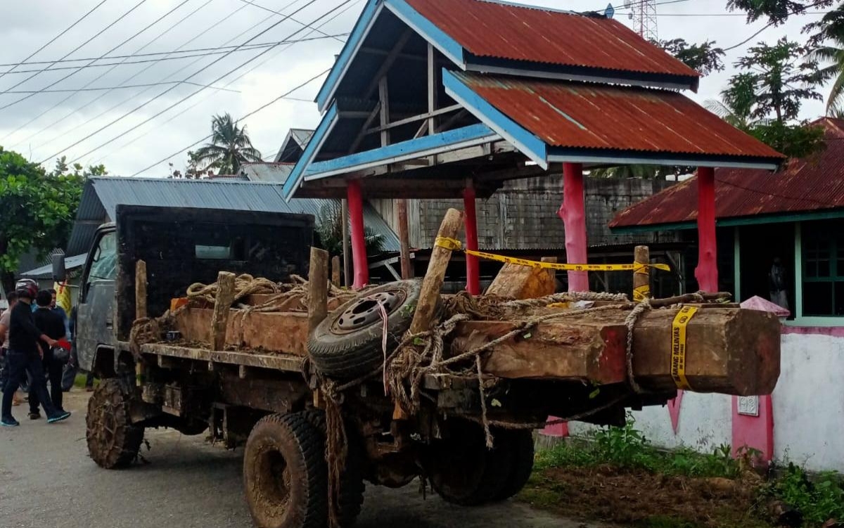 BB Titipan KPH Lakompa di Polsek Batauga Diduga Dikeluarkan Tampa Prosedur Hukum, Oknum TNI Diduga Terlibat