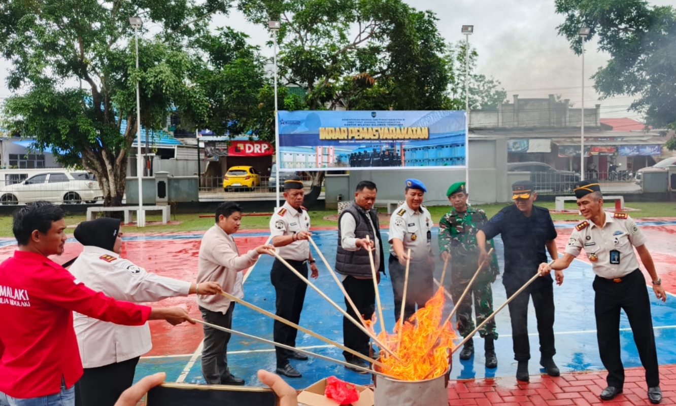 Kanwil Ditjenpas Musnakan Ratusan Hampone Hasil Razia Dari Lapas dan Rutan