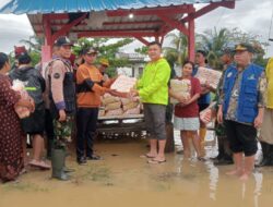 Dua Desa di Konda Tergenang Banjir, Wabup Pantau dan Serahkan Bantuan
