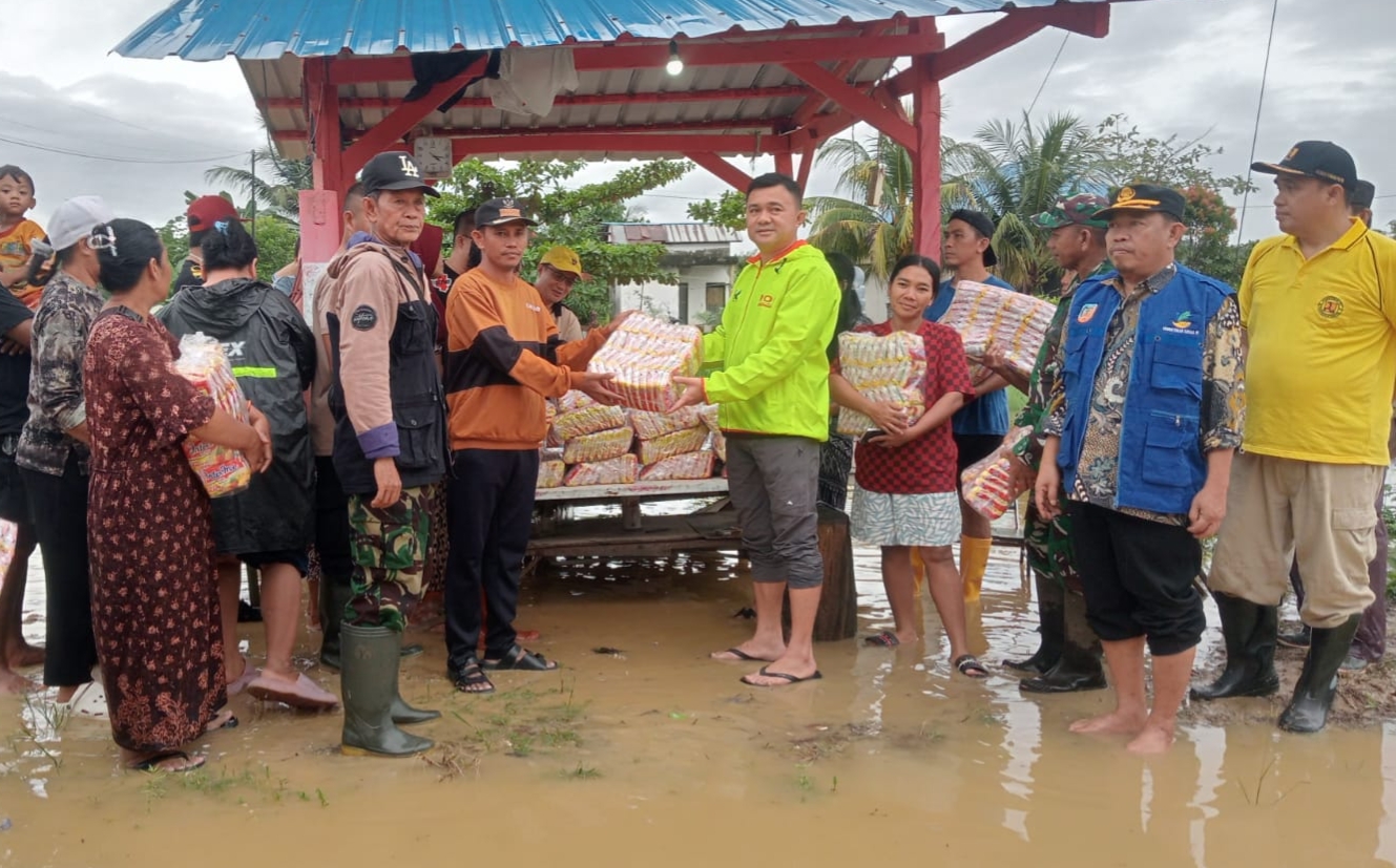Dua Desa di Konda Tergenang Banjir, Wabup Pantau dan Serahkan Bantuan
