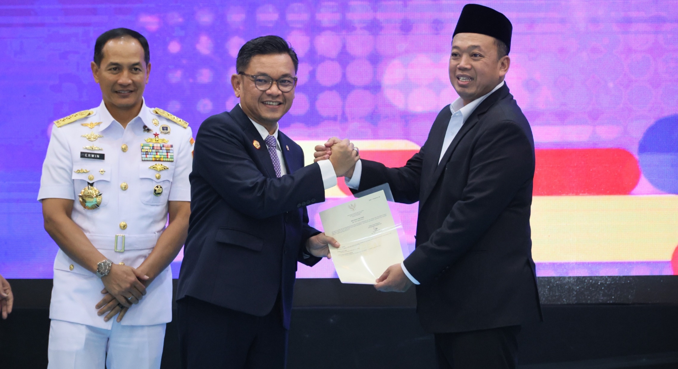 Menteri ATR/BPN Serahkan Sertipikat Hak Pakai untuk Lemhannas RI Sebagai Komitmen Menjaga Keamanan Aset Negara