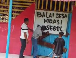 Warga Desa Moasi Segel Kantor Desa Buntut Pengelolan DD Tahun 2025 Tak Terealisasi