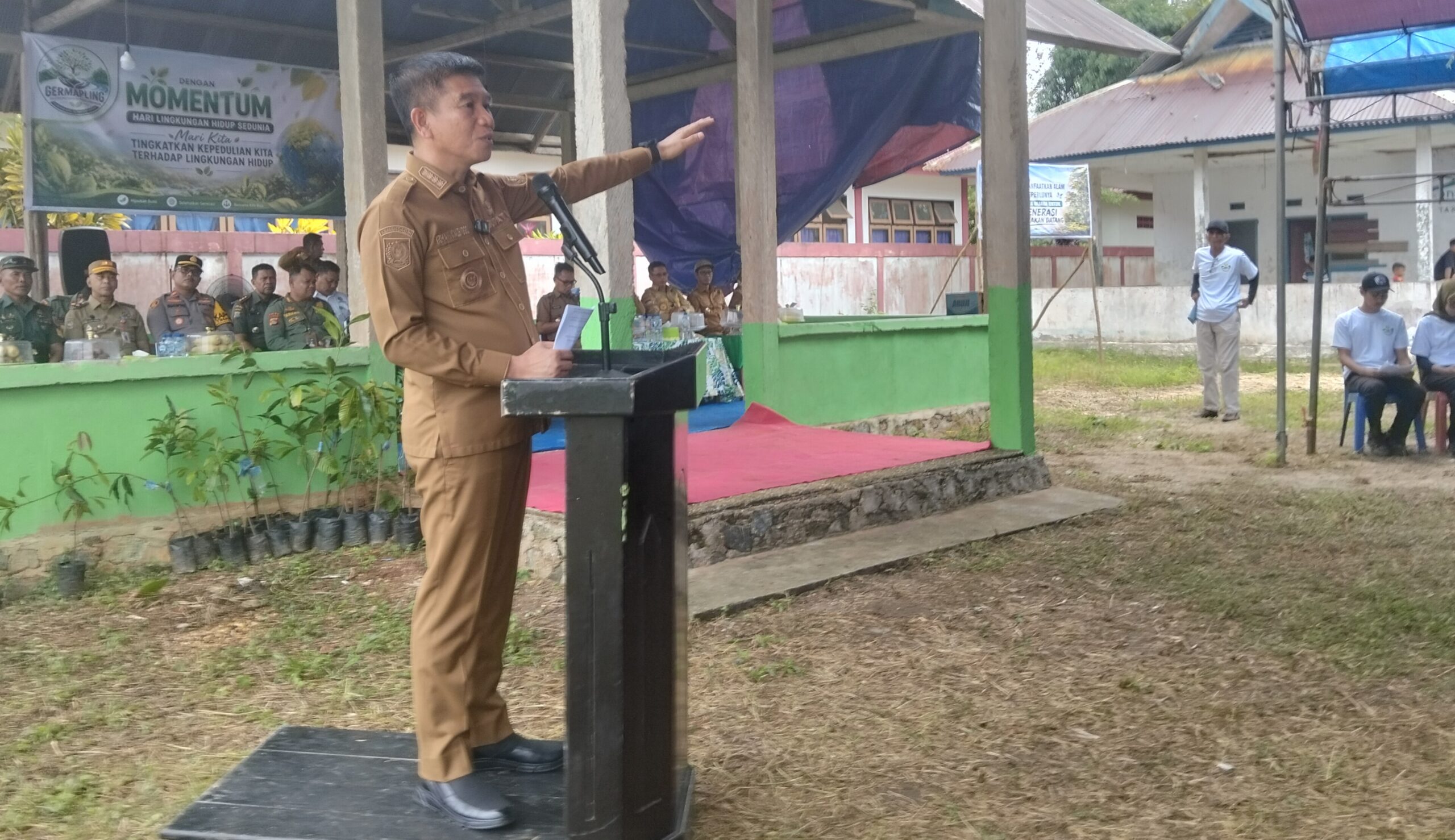 Bupati Konsel Edukasi Warga Menanam Alpukat dan Pelihara Walet