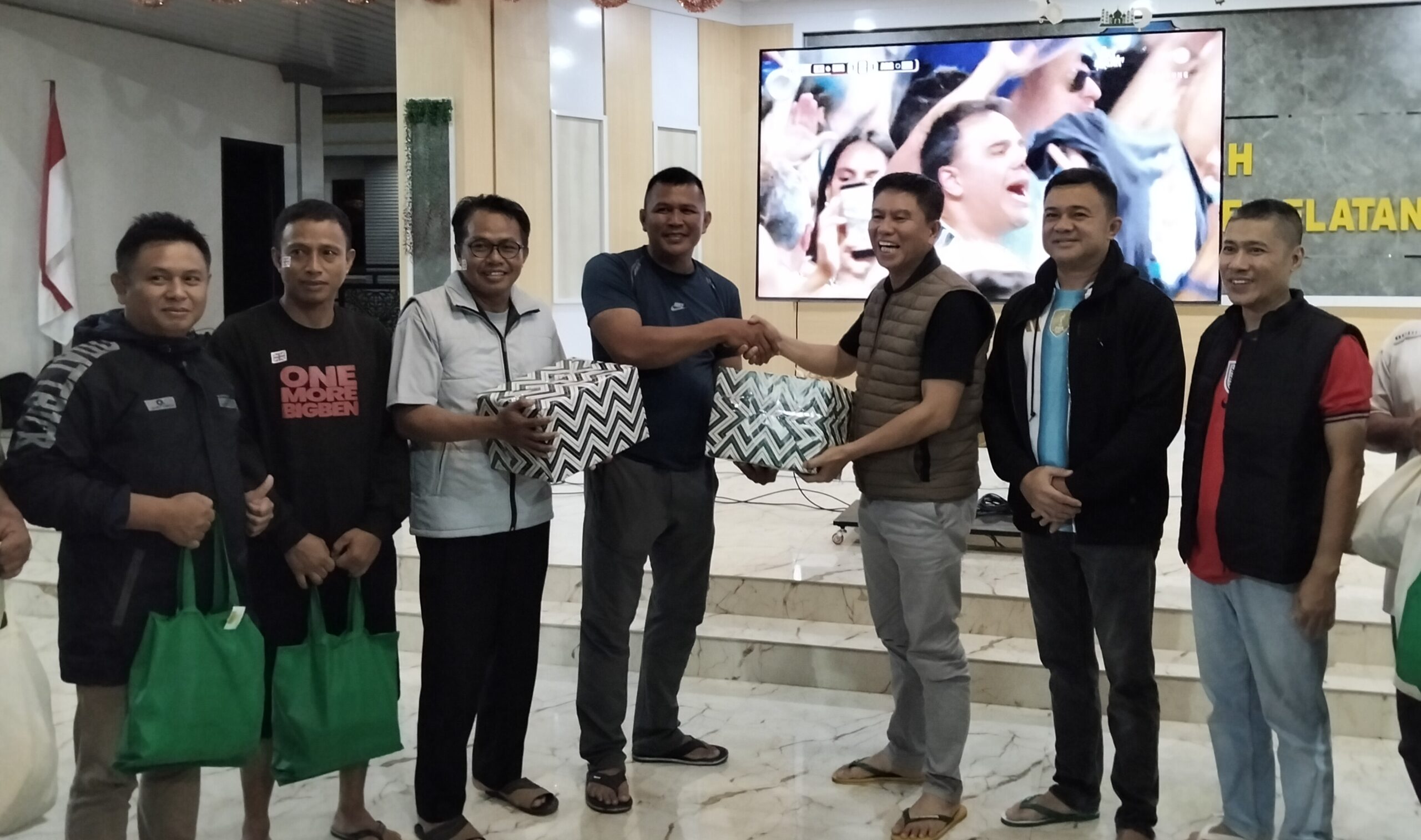 Dapat Hadiah Domino dan Song Sambil Nobar Pildun di Rujab Bupati