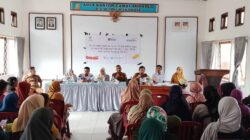 Dinsos Konsel Serahkan KKS PKH Untuk Warga Kecamatan Andoolo dan Andoolo Barat