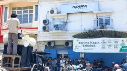 Kantor PT Adira Finance Digeruduk Masa Buntut Angsuran Kendaraan Debitur