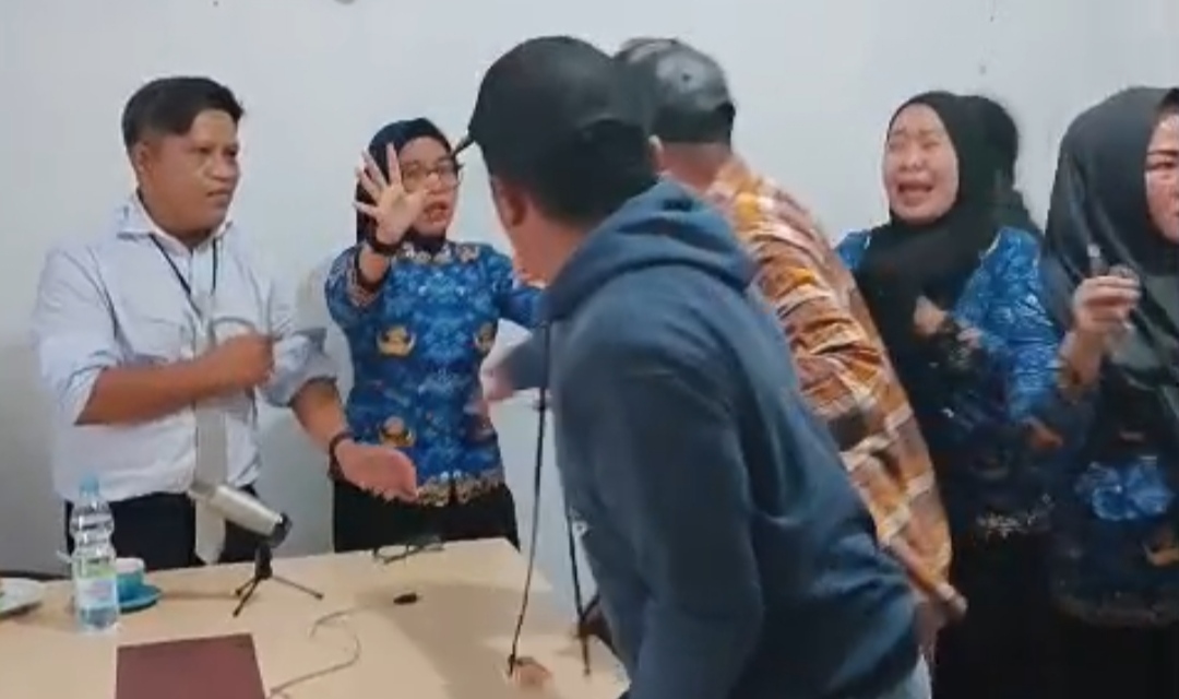 Tak Berkutik Usai Digeruduk Masa, Kadis Pariwisata Sultra Minta Maaf ke Ridwan Bae